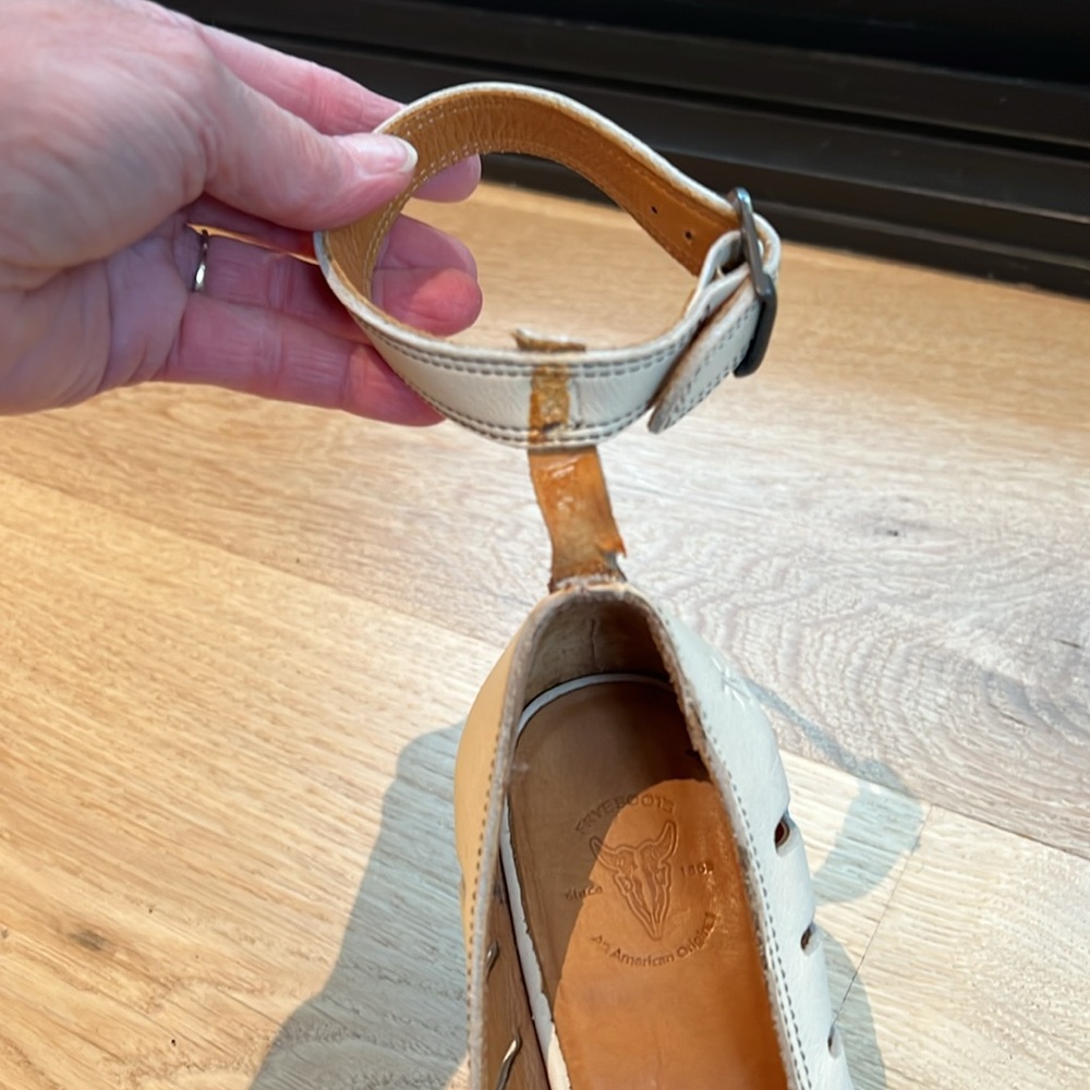 FRYE Women’s Cream Ankle-Strap Peep-Toe Sandals - Picture 7 of 11